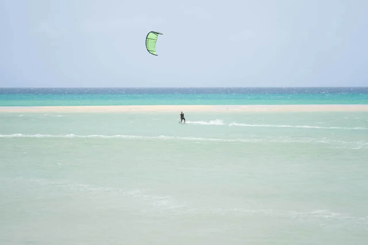 Kitesurfing w Europie: Przewodnik po najlepszych spotach