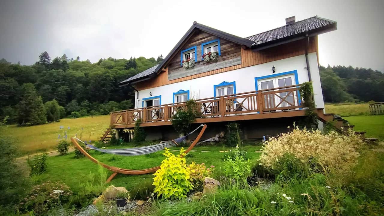 Bieszczady: Noclegi szyte na miarę. Gdzie i jak rezerwować?