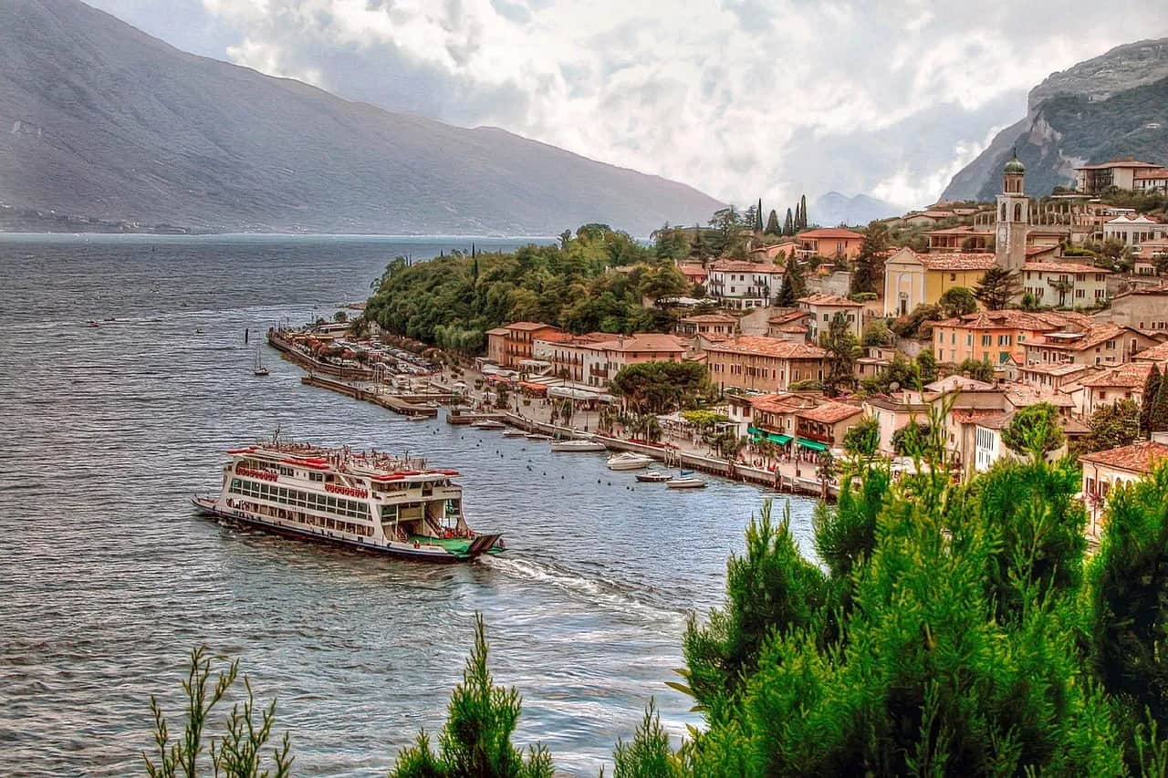 Gdzie na ryby z noclegiem? TOP miejsca i praktyczne porady!