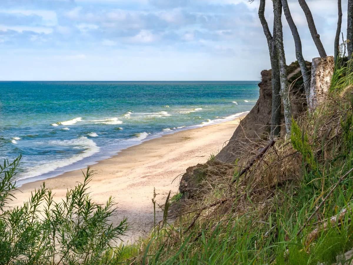 Gdzie nad morze jesienią? Odkryj Bałtyk bez tłumów i drożyzny!