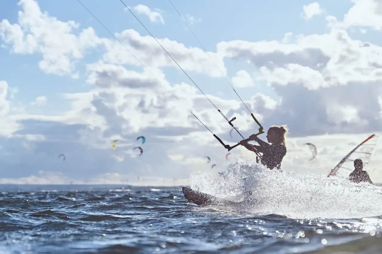 Kitesurfing: Od czego zacząć? Kurs, koszty, Hel kompletny poradnik